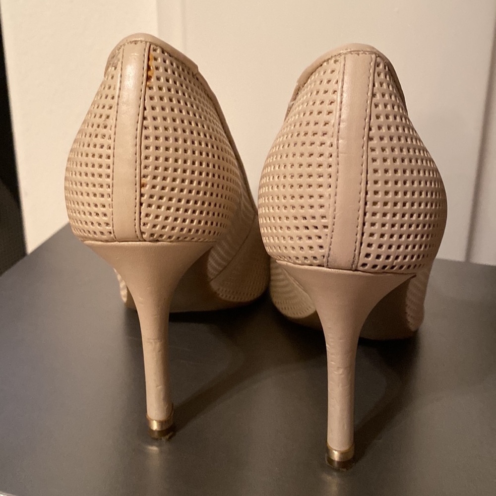 Guess - Picture 4 of 6